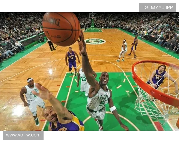 加内特炮轰詹皇 “诈伤施压”？湖人续约僵局藏玄机